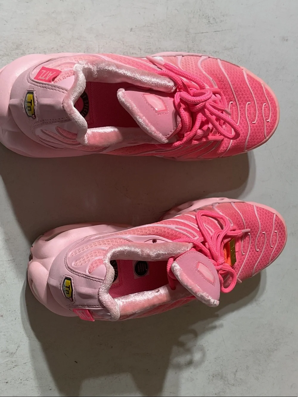 Women size 8 Atlanta pink NIKE Air max sneakers